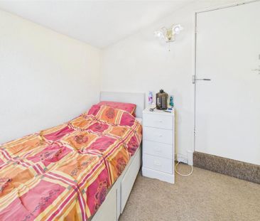 4 bedroom terraced house to rent - Photo 3