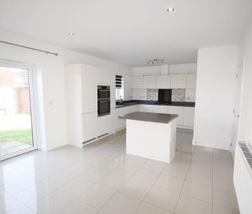 4 bedroom detached house to rent - Photo 6