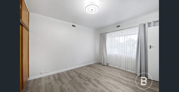 NEAT & TIDY 3 BEDROOM CLOSE TO SCHOOLS AND SHOPS - Photo 1