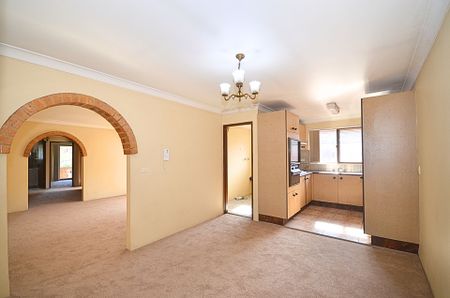 Beautifully Presented 2 Bedroom Unit - Photo 2