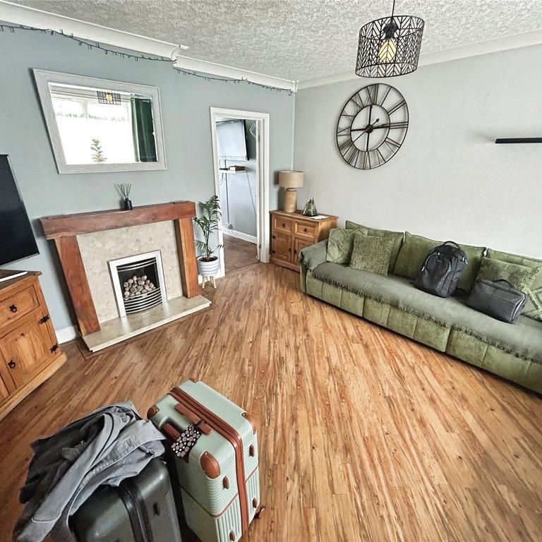 3 bedroom semi-detached house to rent - Photo 1