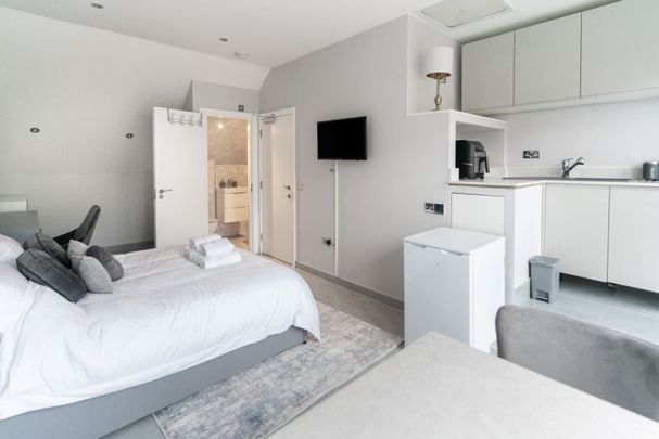 Studio Flat, St. Davids Square, E14 - Photo 1