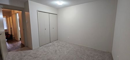 3bed 3bath Duplex; Downtown – Available January 1 - Photo 2