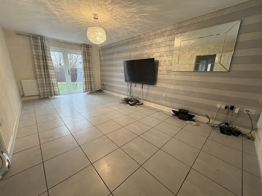 Violet Close, Northampton, Wootton - Photo 1