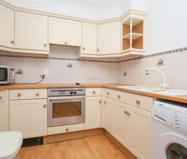 2 bedroom apartment to rent - Photo 4