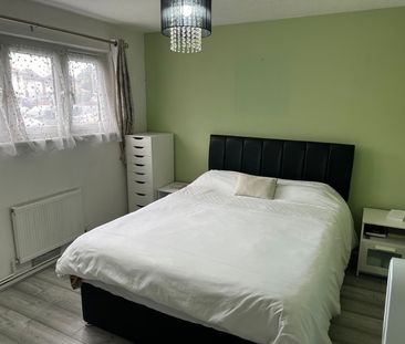 2 Bed Flat, The Heights, SE7 - Photo 4