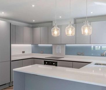 West Byfleet, Surrey, KT14 - Photo 4