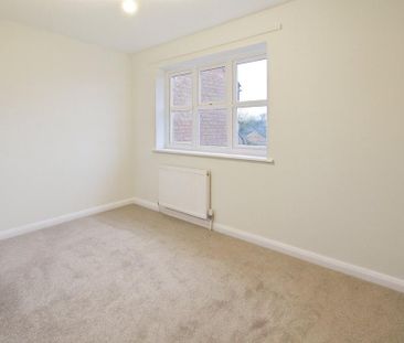 3 bedroom end of terrace house to rent - Photo 4