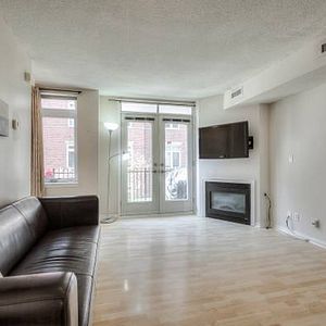 Beautiful 1-Bdrm + Den Townhouse near Yonge & Eglinton - Photo 2