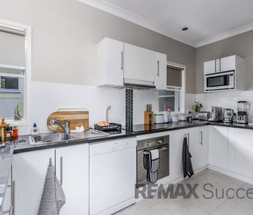 Light, Space & Everyday Ease in North Toowoomba - Photo 2