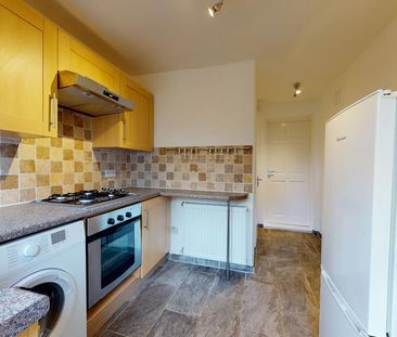 2 bedroom terraced house to rent - Photo 3