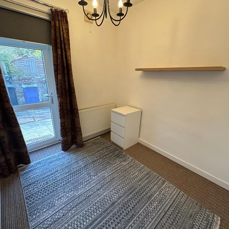 2 bedroom cottage to rent - Photo 1