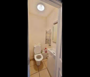 2 Bed Terraced House, York Road, IG1 - Photo 6