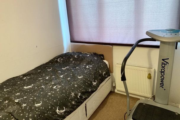 Lingfield Approach - Photo 1