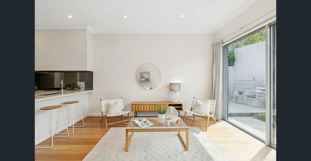 Light and space combine in this modern home on a calm, quiet street - Photo 1