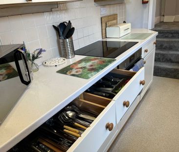 Room 6, 25 Springfield Road, Guildford, Surrey GU1 4DW - Photo 4