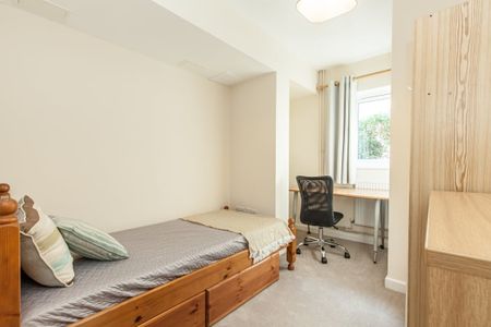 Valentia Road, Headington - Photo 2