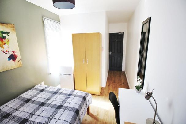 1 bedroom in a house share to rent - Photo 1