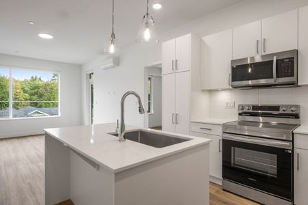Brand New Condo in Sterling at Bell Centre B – First 2 Months Rent Free! - Photo 5