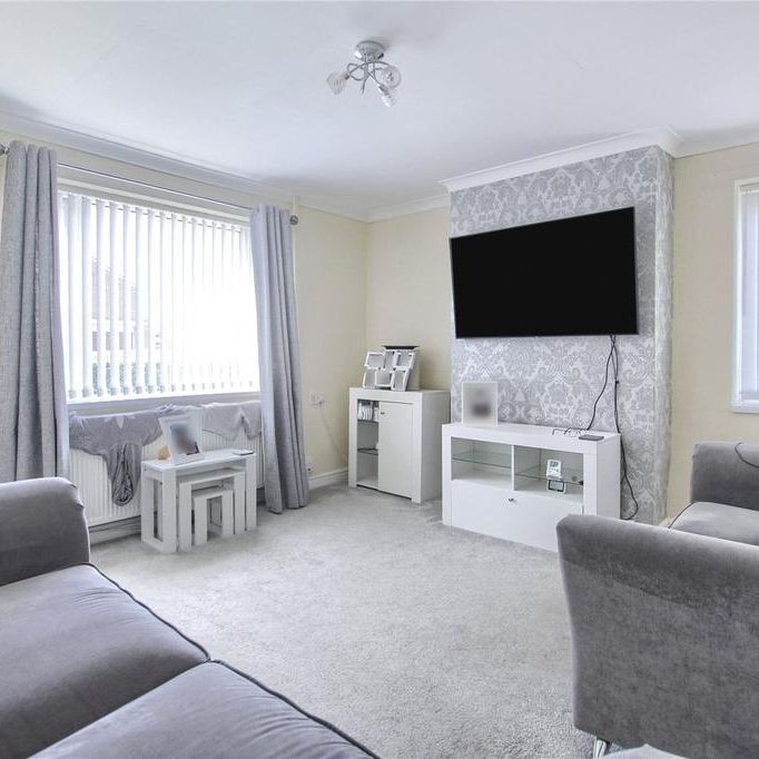 2 bedroom end of terrace house to rent - Photo 1