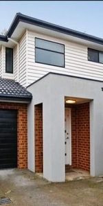 3 Bedroom Townhouse FOR LEASE!! - Photo 4