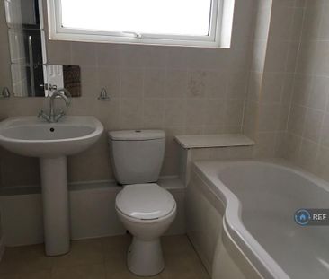 3 bedroom semi-detached house to rent - Photo 6