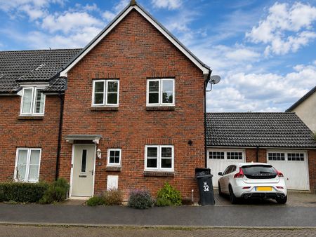 3 bedroom Spacious Three Bedroom Home to rent - Photo 2