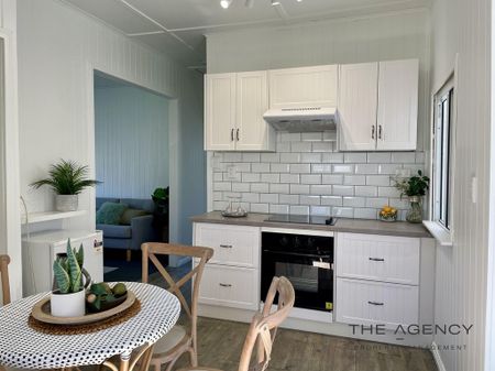 Comfort, Convenience & Space – Family Living in Park Avenue! - Photo 3