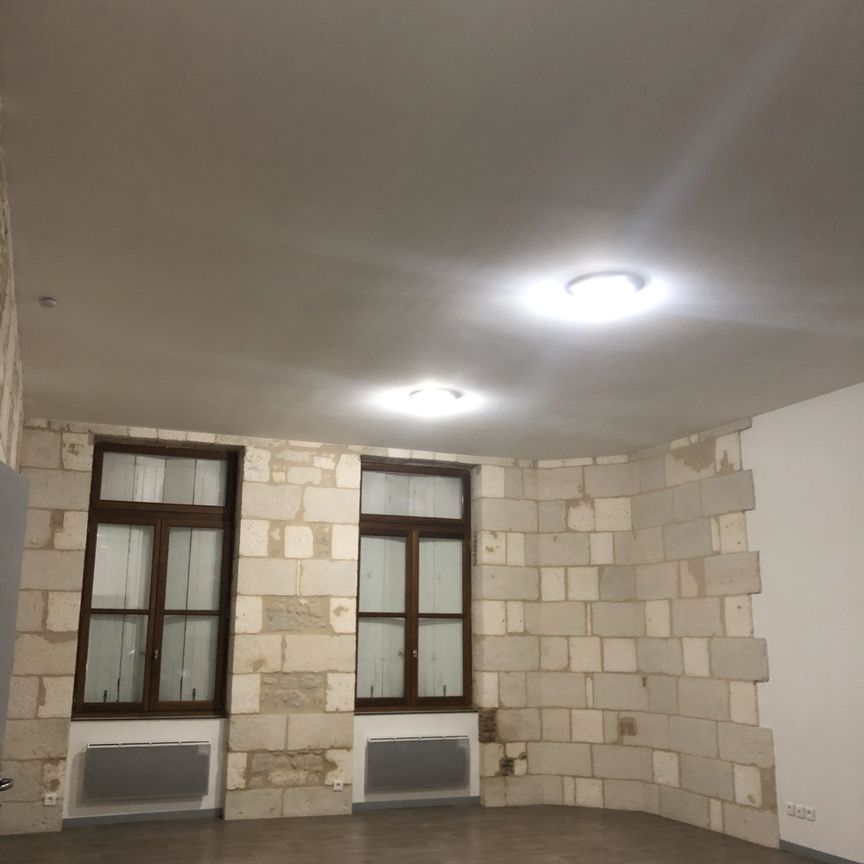 Location Appartement 3 pièces 87m² LA ROCHE CHALAIS 24490 - Photo 1