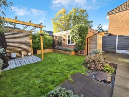 3 bedroom semi-detached house to rent - Photo 3