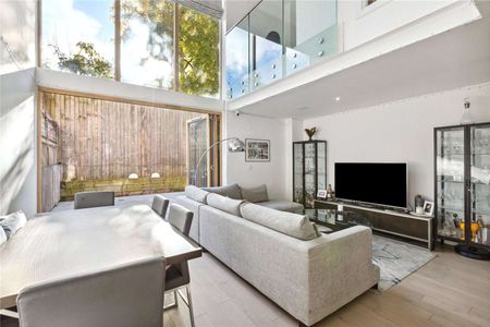 A beautiful modern home in a gated development - Photo 3