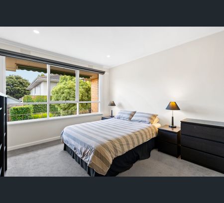 2/9 Hollsmoor Road, Camberwell, Vic 3124 - Photo 2