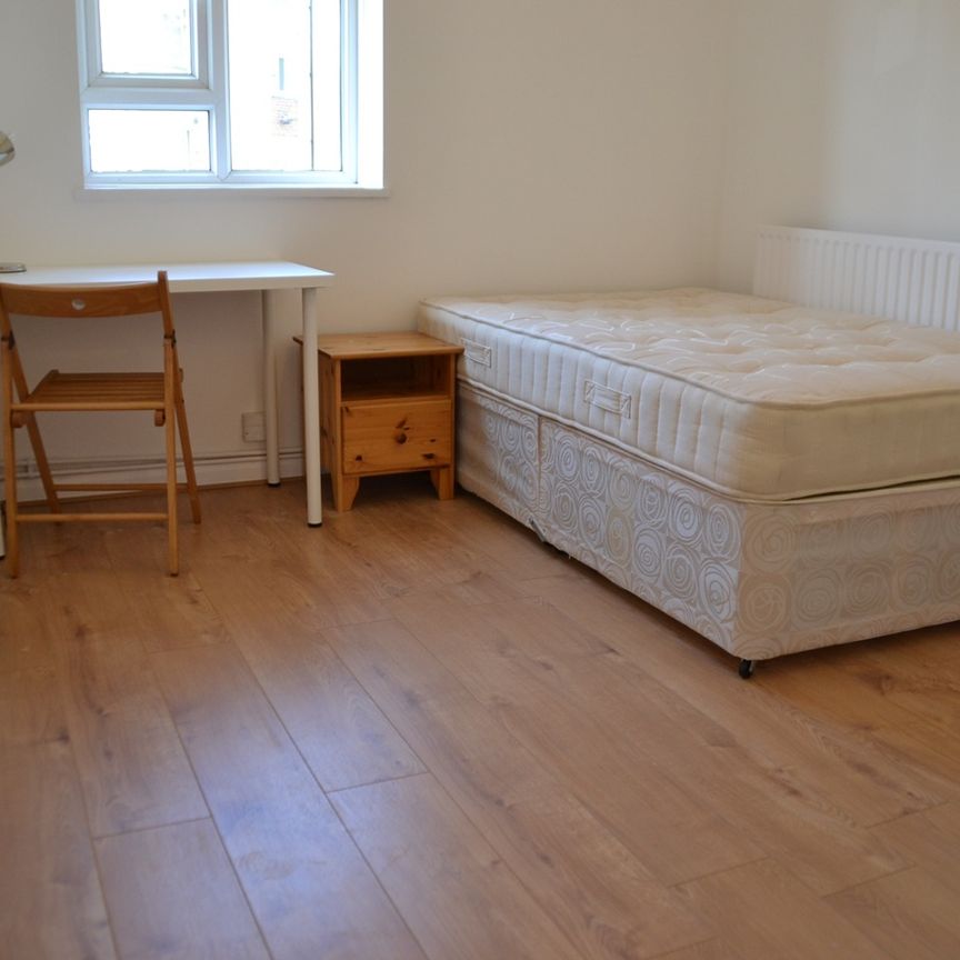 3 Bed Flat, Coldbath Street, SE13 - Photo 1