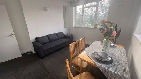 2 bedroom flat to rent - Photo 2