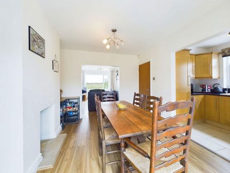 3 bedroom semi-detached house to rent - Photo 2