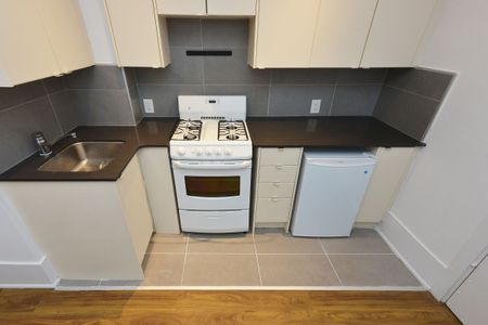 160 Huron Street - Photo 2