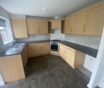 4 bed town house to rent in Millfield, Templetown, Consett - Photo 3