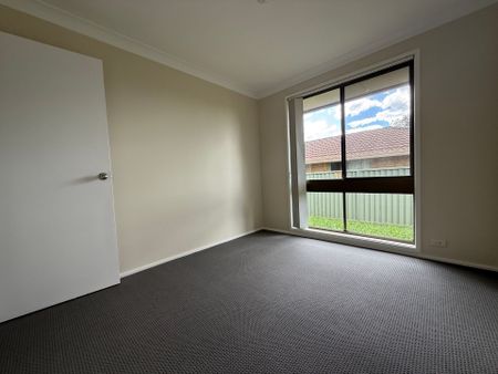 Stylish and Spacious 3 Bedroom Home - Photo 3