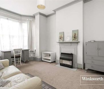 Market Place, London, N2 - Photo 6