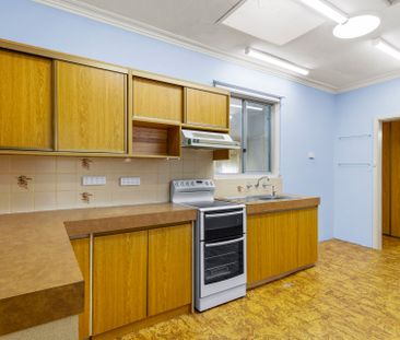 Perfectly Located Family Home - Photo 4