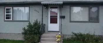 2BR LEGAL Bsmt-2 mins to Downtn/Walk-out &Private Entance/Own Fenced Yard-pet ok | Basem - 1827 10 Avenue Southeast, Calgary - Photo 1