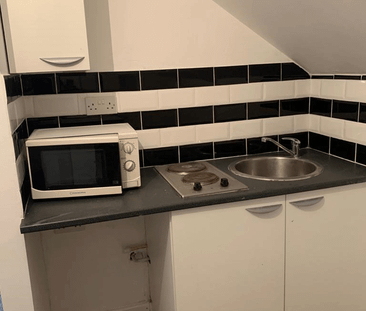 Second Floor Studio Flat close to Newbury Park station - £775 pcm - Photo 3