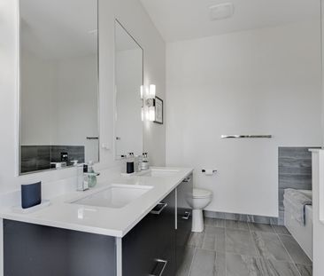 For Lease - 3700 Mangusta Court, Innisfil, Ontario - Photo 2