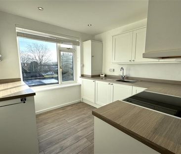 Parkgate Lane, Knutsford - Photo 2