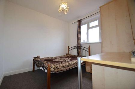 Vicarage Road, Sunbury-on-thames, TW16 - Photo 2