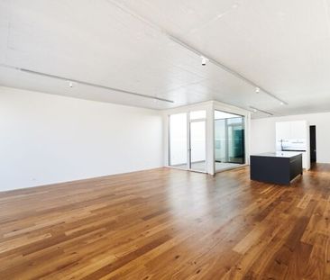 Luxurious loft in a trendy neighborhood - Photo 2