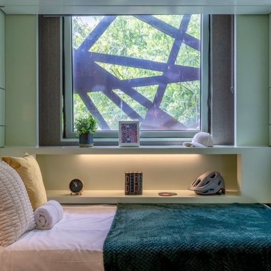 Studio Flat, Chalk Farm Road, NW1 - Photo 1