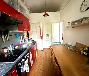 Provisionsfrei – Wunderschöne Altbauwohnung mit zwei Zimmer und ein... - Photo 4