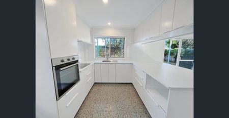 Renovated unit near Tallebudgera Creek - Photo 2