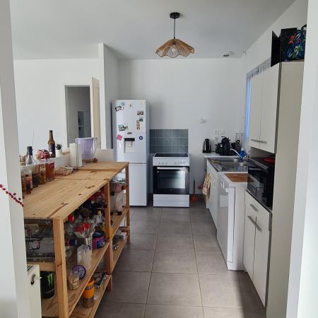 Dans lotissement, proche des commerces, maison de plain-pied - Photo 3